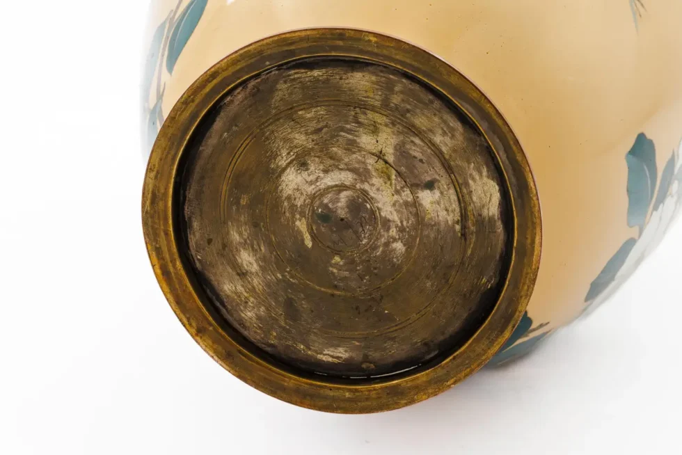 A Japanese Cloisonne Enamel Vase Attributed to Kawade Shibatarō with Camellias - Image 15