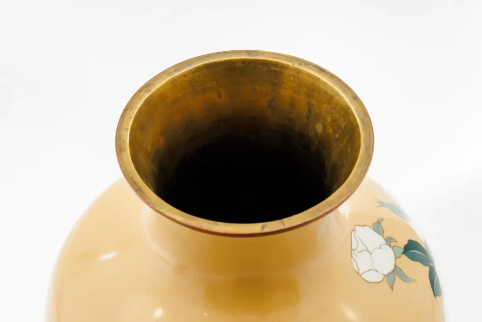 A Japanese Cloisonne Enamel Vase Attributed to Kawade Shibatarō with Camellias - Image 16