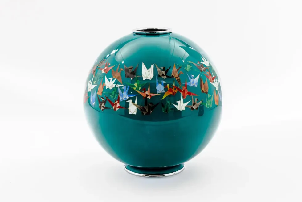 Mid-Century Japanese Cloisonné Enamel Vase by Sato with Origami Crane Motif - Image 3