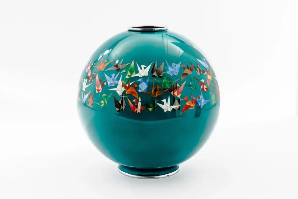 Mid-Century Japanese Cloisonné Enamel Vase by Sato with Origami Crane Motif - Image 4