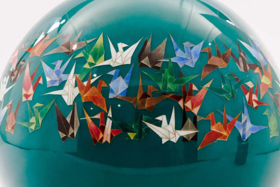 Mid-Century Japanese Cloisonné Enamel Vase by Sato with Origami Crane Motif - Image 6