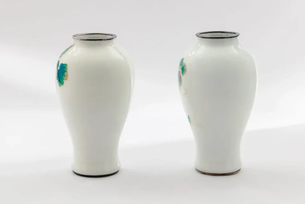 Fine Pair of Japanese Cloisonné Enamel Vases by Ando with Grapes on White Ground - Image 4