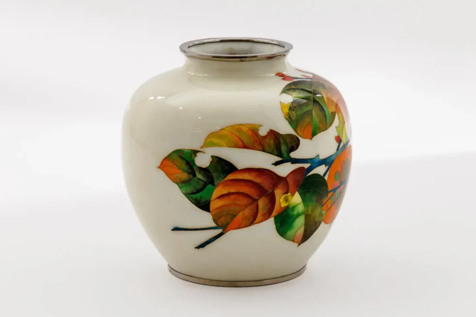 Exquisite Japanese Cloisonné Enamel Vase with Persimmons on Ivory Ground - Image 2