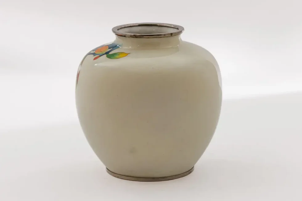 Exquisite Japanese Cloisonné Enamel Vase with Persimmons on Ivory Ground - Image 4