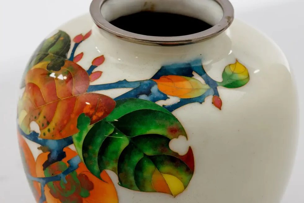 Exquisite Japanese Cloisonné Enamel Vase with Persimmons on Ivory Ground - Image 7