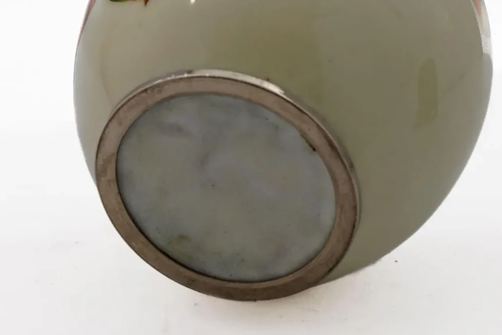 Exquisite Japanese Cloisonné Enamel Vase with Persimmons on Ivory Ground - Image 9