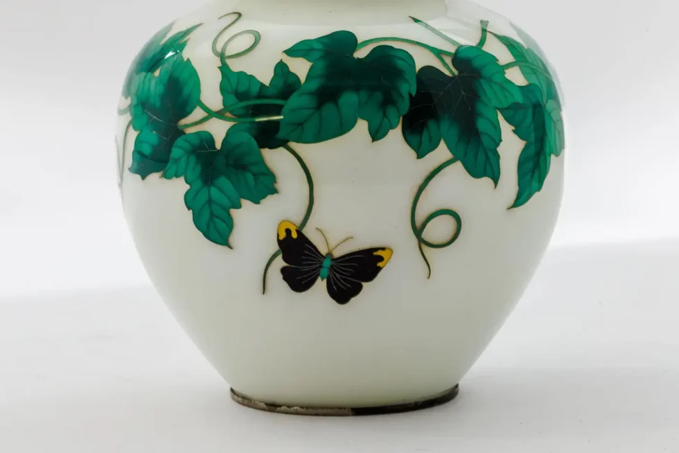 Exquisite Japanese Cloisonné Enamel Covered Jar with Ivy and Butterflies - Image 6