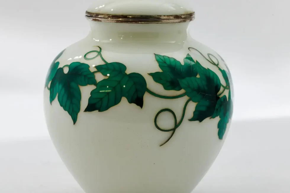 Exquisite Japanese Cloisonné Enamel Covered Jar with Ivy and Butterflies - Image 9