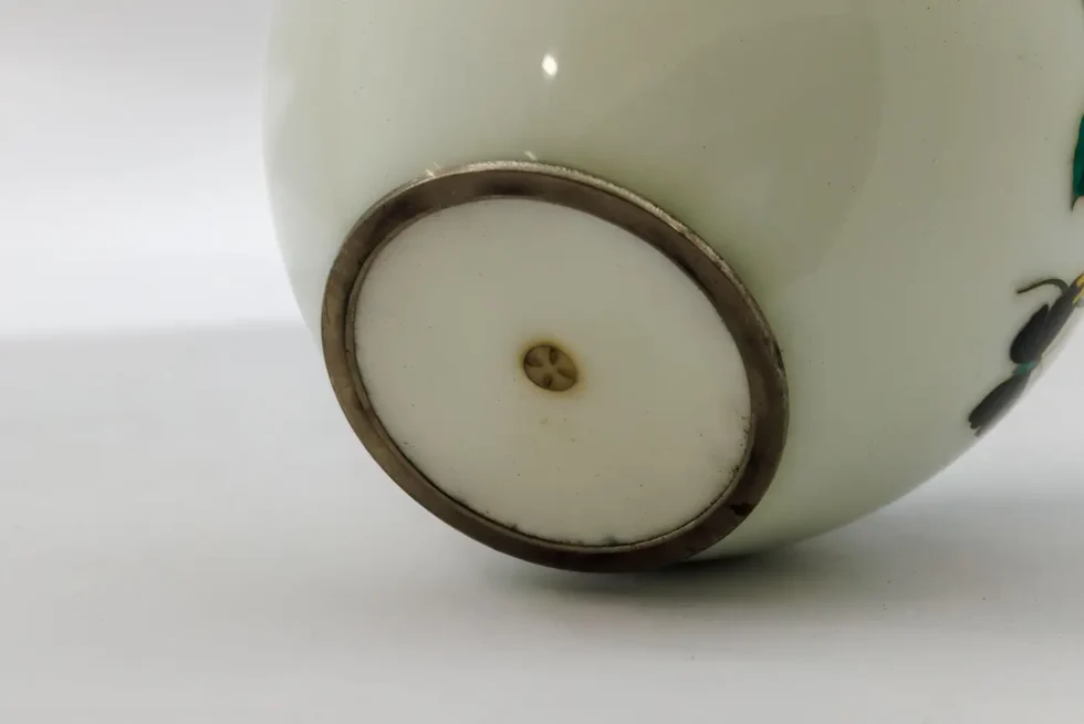 Exquisite Japanese Cloisonné Enamel Covered Jar with Ivy and Butterflies - Image 12