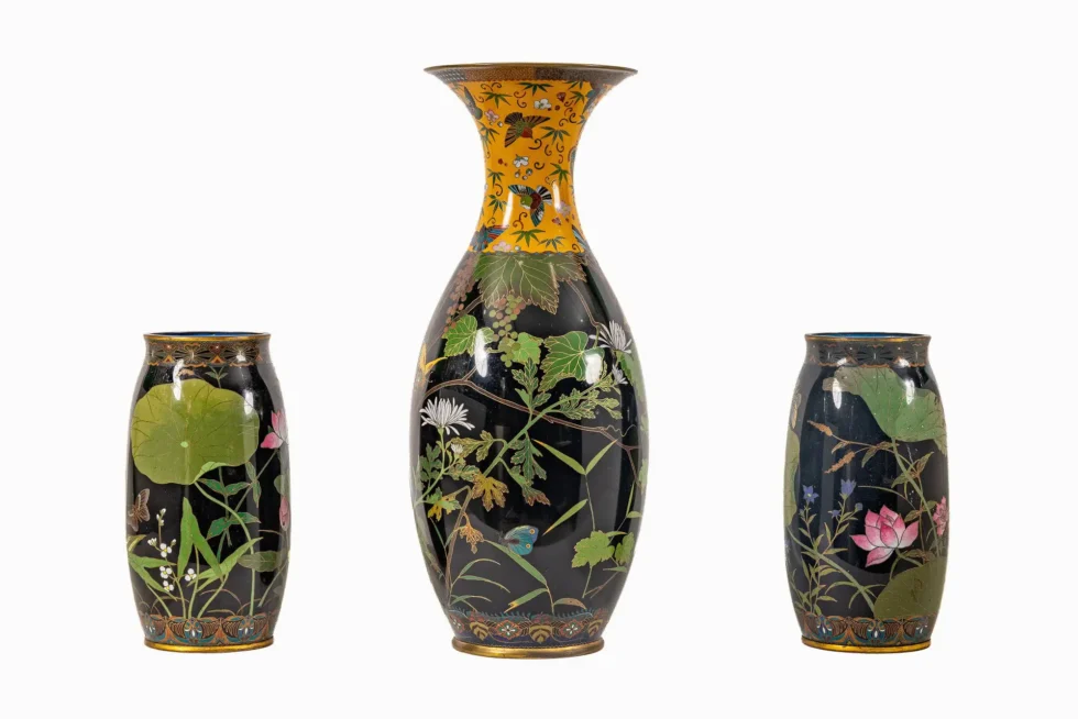 Important Japanese Cloisonne Enamel Garniture Attributed to Goto Seizaburo - Image 2