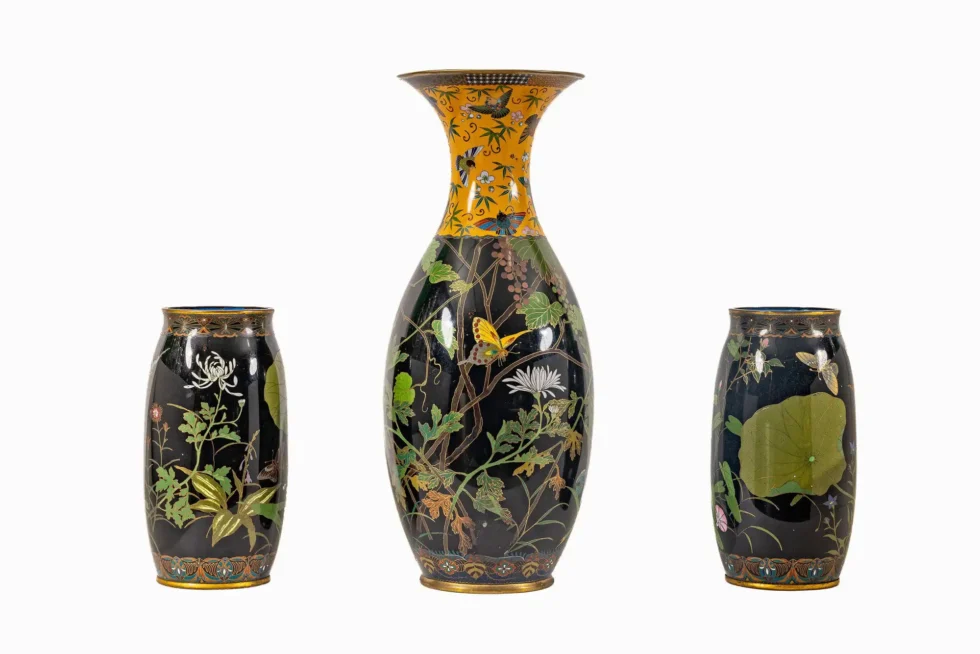 Important Japanese Cloisonne Enamel Garniture Attributed to Goto Seizaburo - Image 3