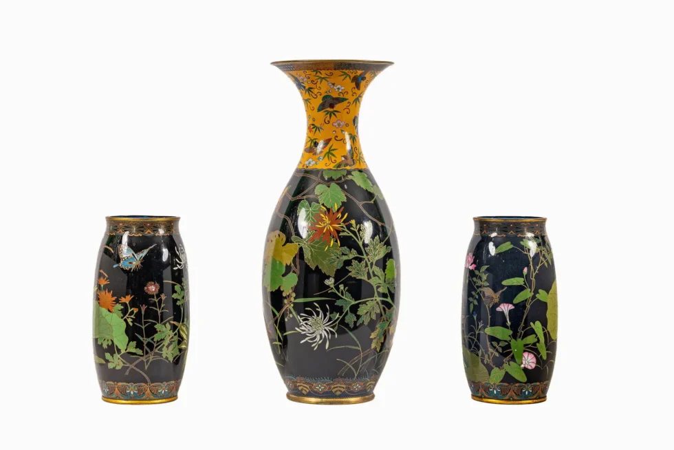 Important Japanese Cloisonne Enamel Garniture Attributed to Goto Seizaburo - Image 4