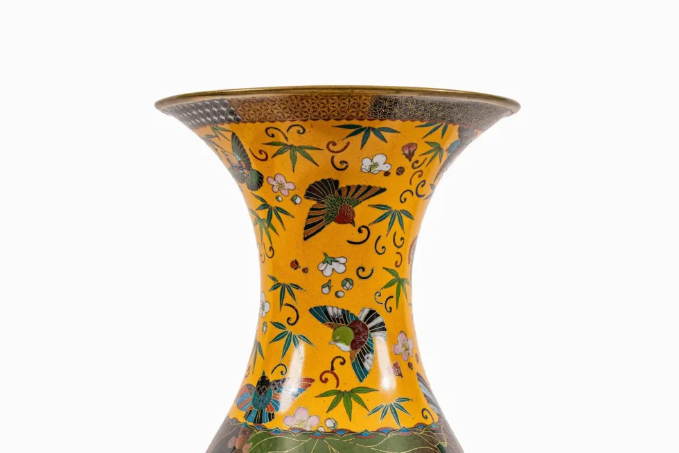 Important Japanese Cloisonne Enamel Garniture Attributed to Goto Seizaburo - Image 5