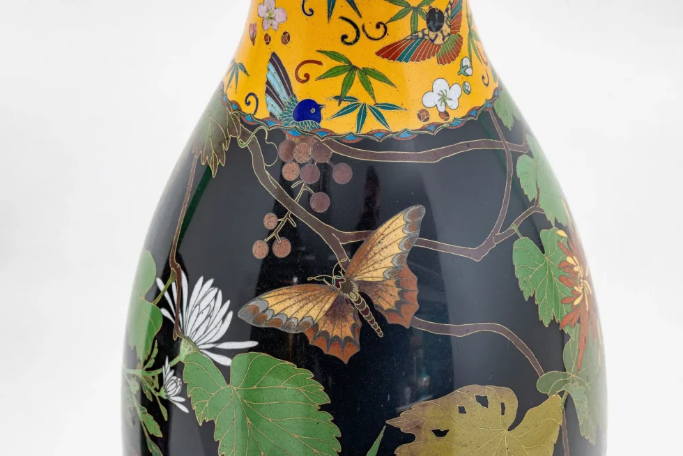 Important Japanese Cloisonne Enamel Garniture Attributed to Goto Seizaburo - Image 7