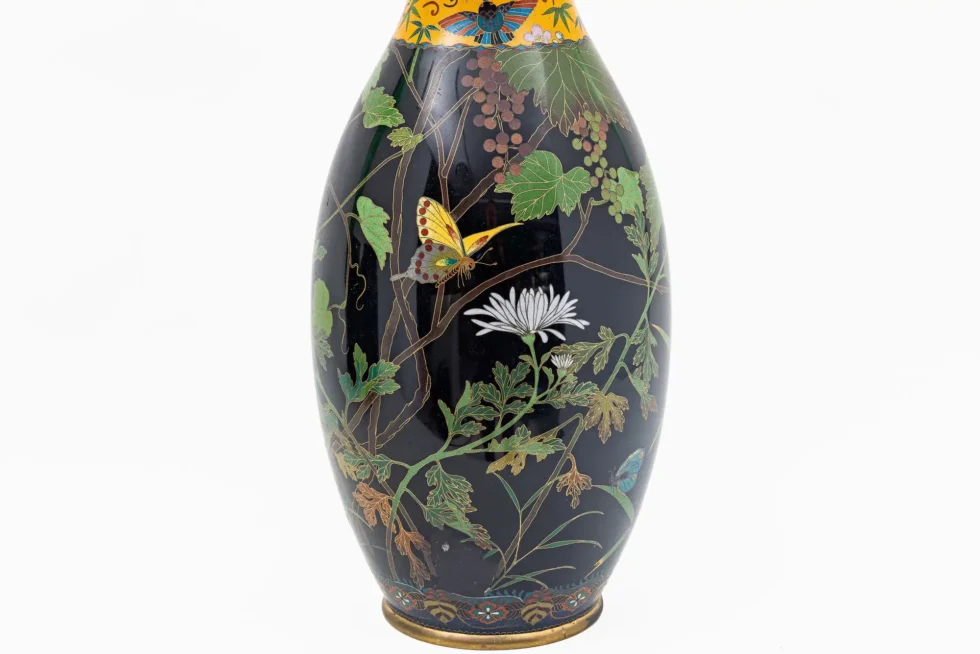 Important Japanese Cloisonne Enamel Garniture Attributed to Goto Seizaburo - Image 11