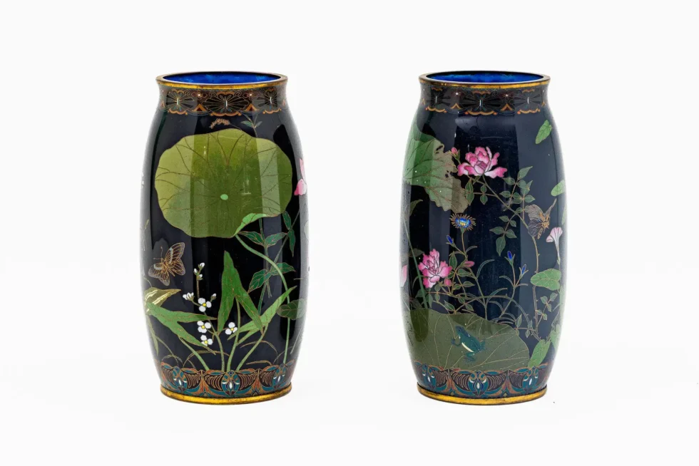 Important Japanese Cloisonne Enamel Garniture Attributed to Goto Seizaburo - Image 16