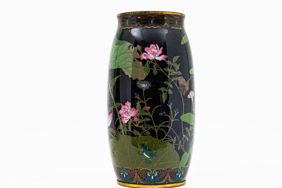 Important Japanese Cloisonne Enamel Garniture Attributed to Goto Seizaburo - Image 22