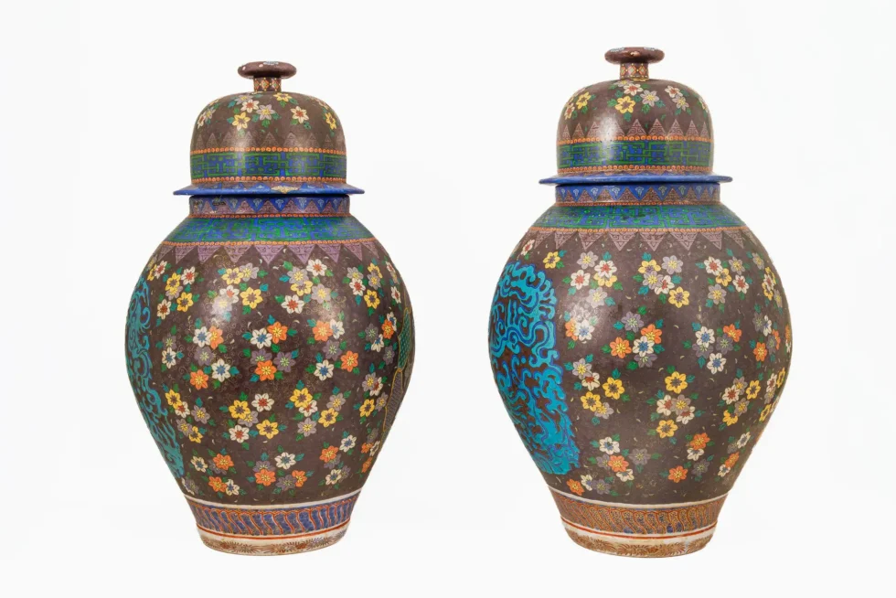 Monumental Pair of Japanese Cloisonné Porcelain Jars, Takeuchi Chubei, Meiji - Image 2