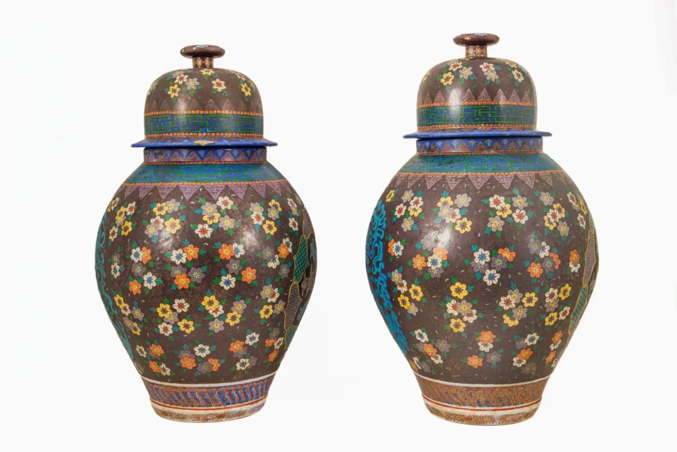 Monumental Pair of Japanese Cloisonné Porcelain Jars, Takeuchi Chubei, Meiji - Image 3