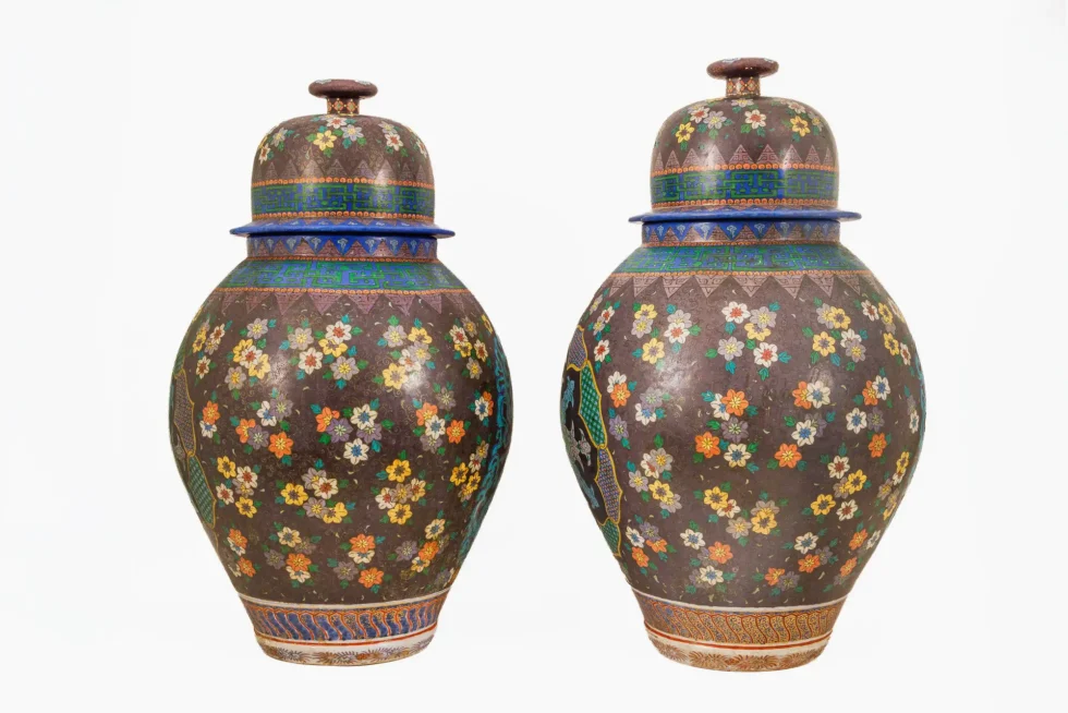 Monumental Pair of Japanese Cloisonné Porcelain Jars, Takeuchi Chubei, Meiji - Image 5