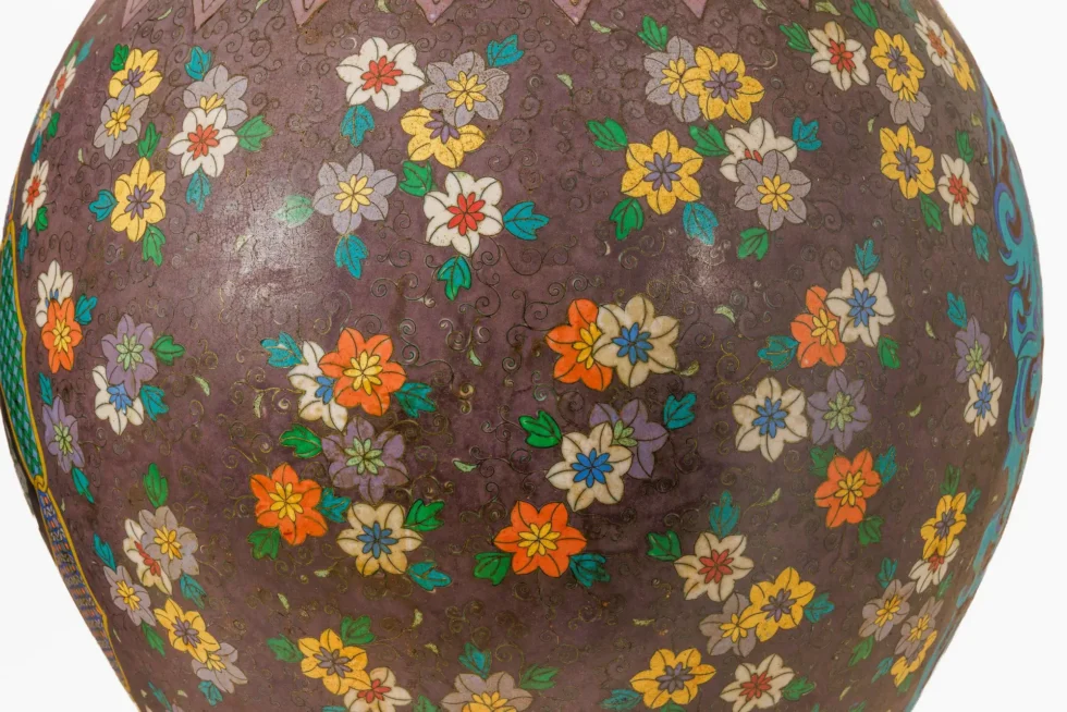 Monumental Pair of Japanese Cloisonné Porcelain Jars, Takeuchi Chubei, Meiji - Image 6