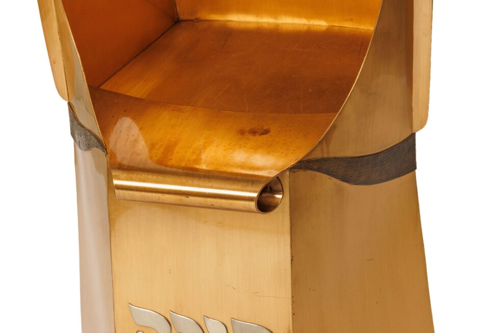 Kurt J. Matzdorf Monumental Judaica Modernist Brass Torah Stand, New York c 1970 - Image 10