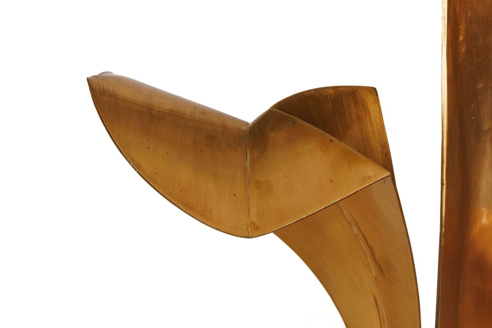 Kurt J. Matzdorf Monumental Judaica Modernist Brass Torah Stand, New York c 1970 - Image 4