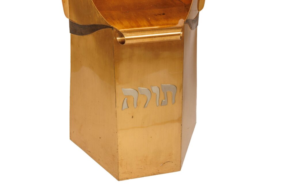 Kurt J. Matzdorf Monumental Judaica Modernist Brass Torah Stand, New York c 1970 - Image 9