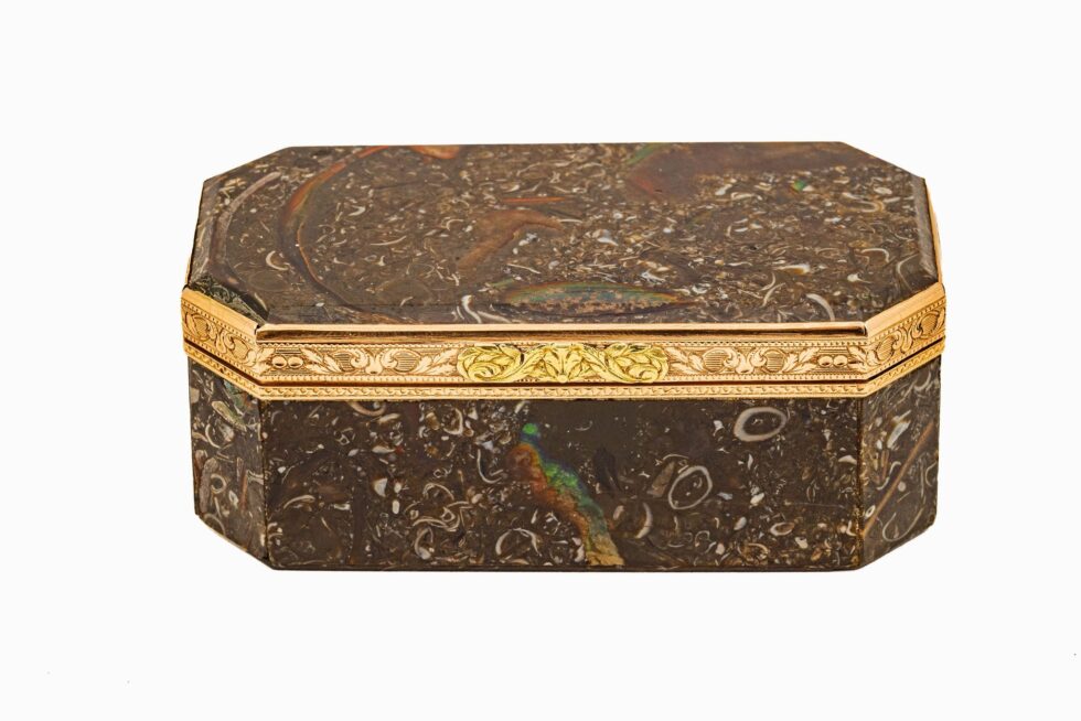 Exceptional French 18K Gold-Mounted Opal Matrix Snuff Box, circa 1800 - Image 11