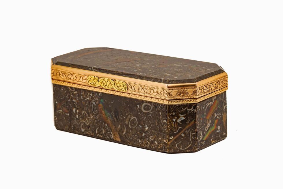 Exceptional French 18K Gold-Mounted Opal Matrix Snuff Box, circa 1800 - Image 3